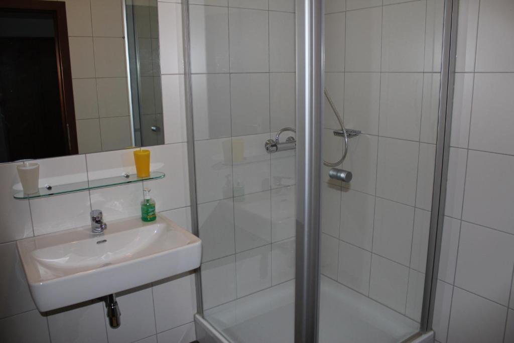 Gasthof Schiefer Zur Zugbruecke Kreuzen  Pokój zdjęcie